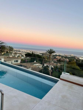 Breathtaking Sea View Apartment with Free Parking